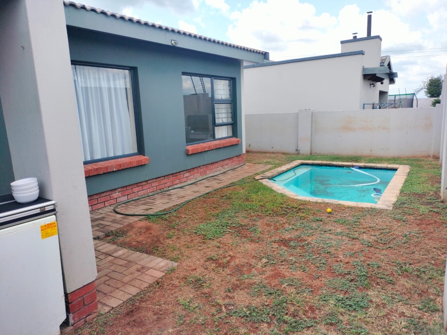 To Let 3 Bedroom Property for Rent in Waterkloof A H North West